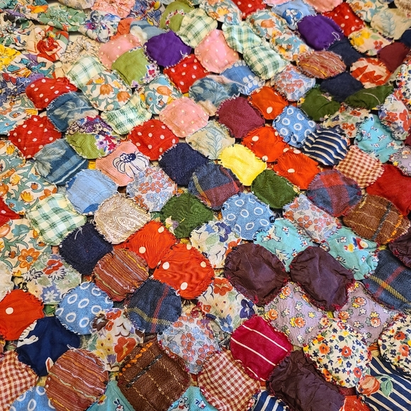 Yo yo Quilt Vintage 1940's thru 1970's fabric 72" x 84" - Picture 1 of 7